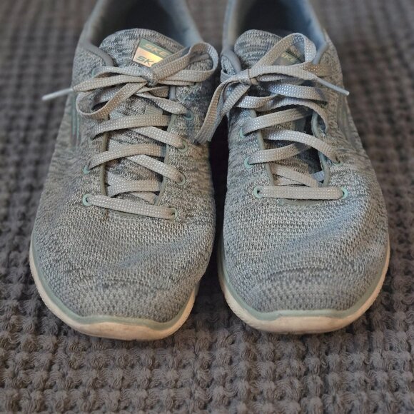 Sketchers Tennis shoes - Picture 4 of 4